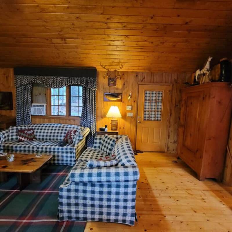 Big Trout Lake Cottage and Bunkhouse Vacation Dream Home Rentals